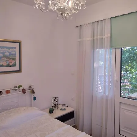 Apartment Small At The Plane Tree Of The Square