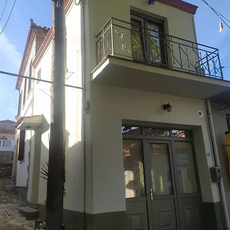 Small Home Of The Square Σπιτάκι Της Πλατείας *