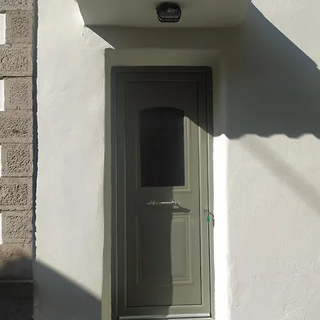 Apartment Small At The Plane Tree Of The Square