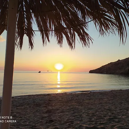Small Home Of The Square Σπιτάκι Της Πλατείας Mesokhórion