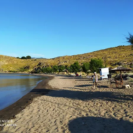 Small Home Of The Square Σπιτάκι Της Πλατείας Mesokhórion