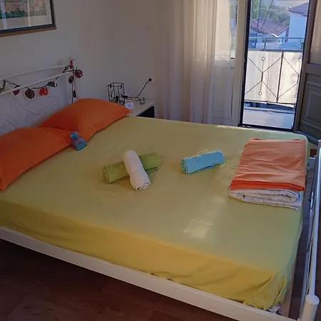 Small Home Of The Square Σπιτάκι Της Πλατείας * Mesokhórion